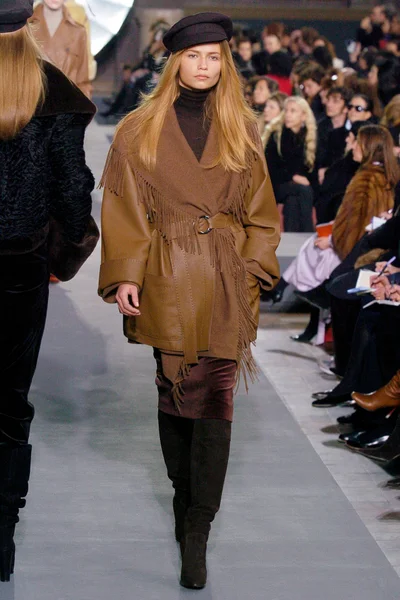 Look 10
